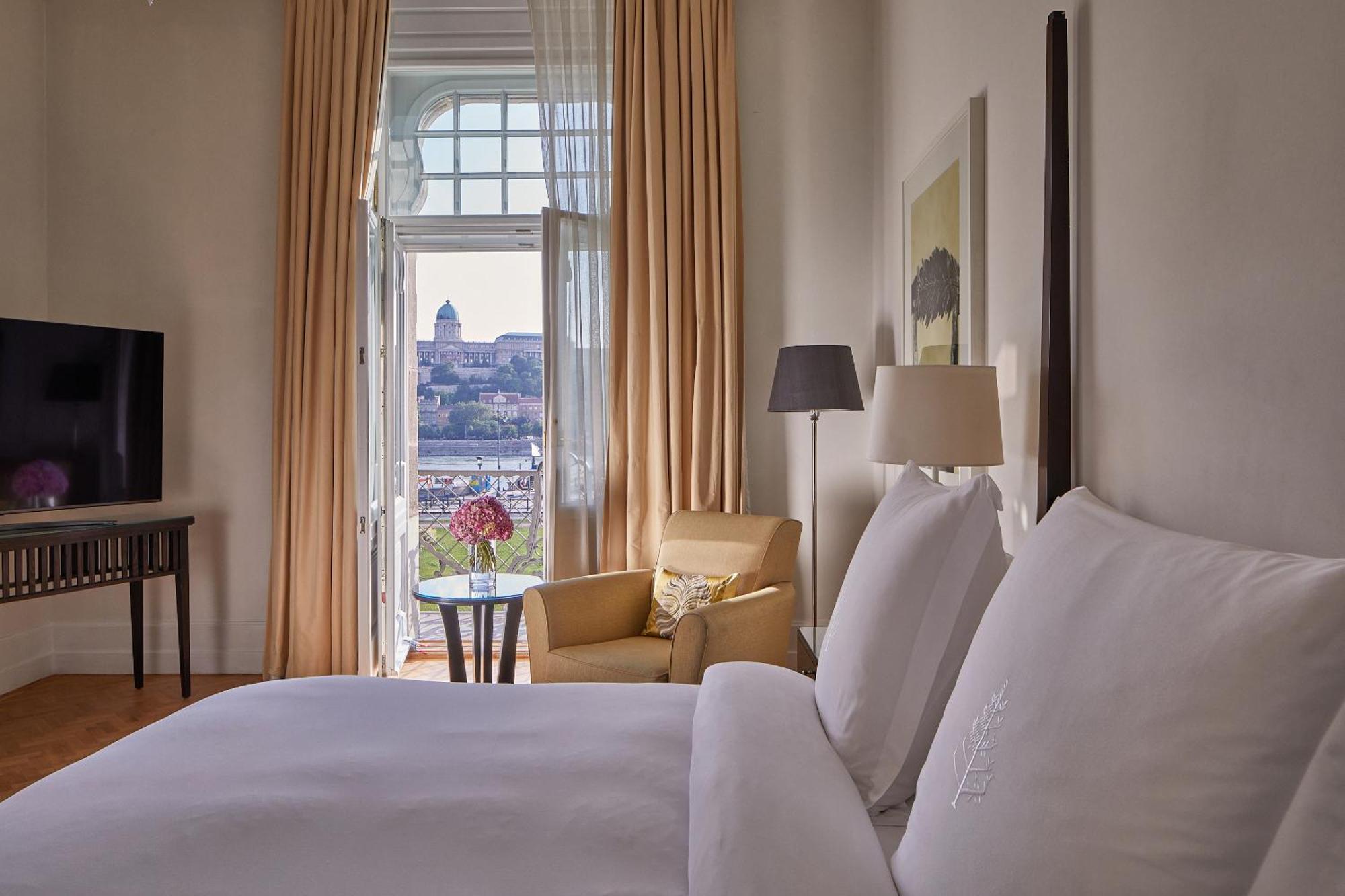Four Seasons Hotel Gresham Palace Budapest Bagian luar foto